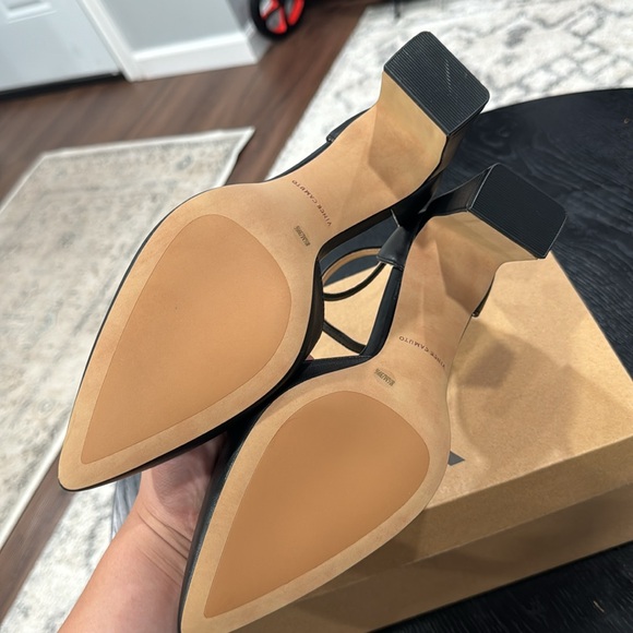 VINCE CAMUTO PUMPS - Picture 2 of 2